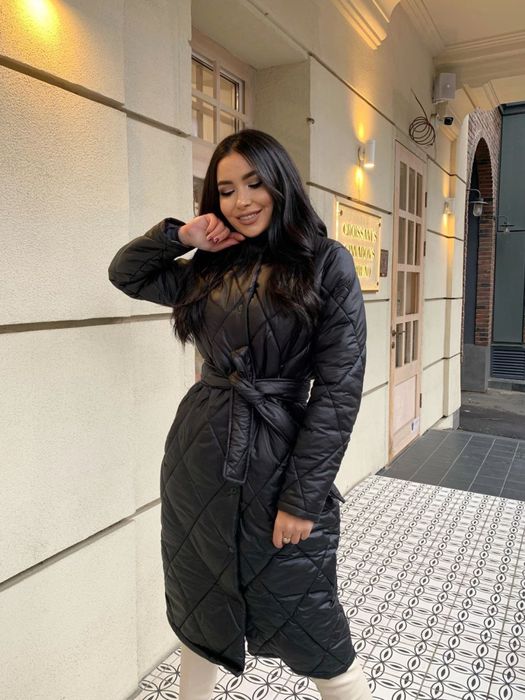 Пальто зимне з поясом тепле чорне беж зима стьобане курточка куртка