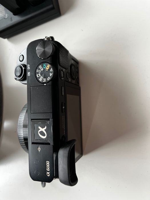 Aparat Sony a6000 plus obiektywy Sigma 16mm 56mm