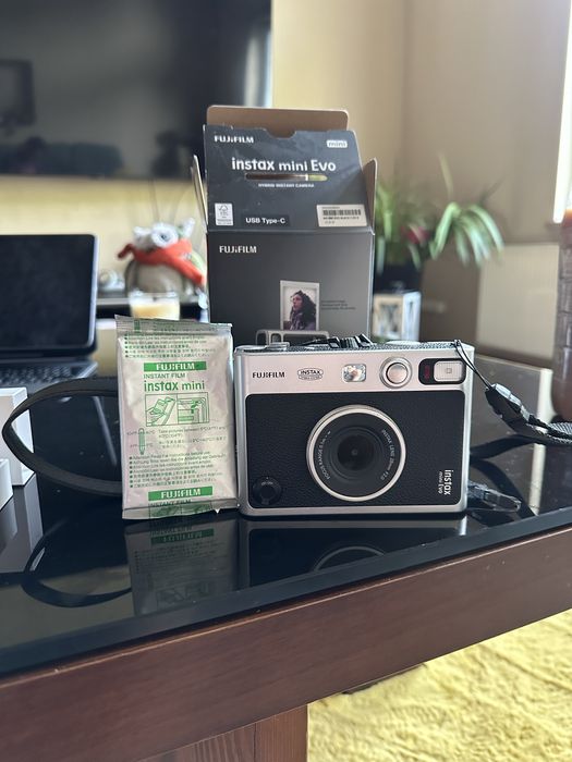 FUJIFILM Instax Mini Evo Czarno-srebrny + 20 wkładów