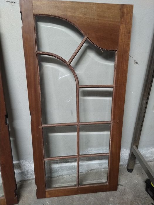 Porta de madeira com vidros