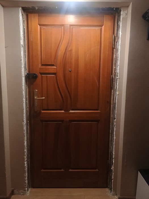 Drzwi prawe 90 z ościeżnicą i zamkami