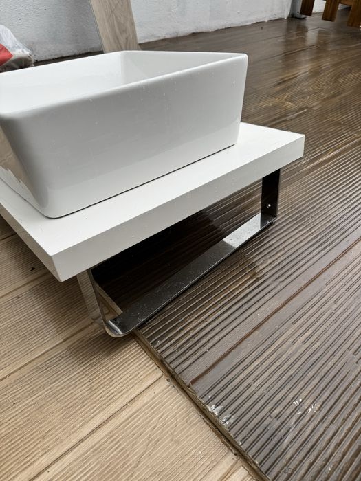 Lavatorio casa de banho com suporte e torneira alta