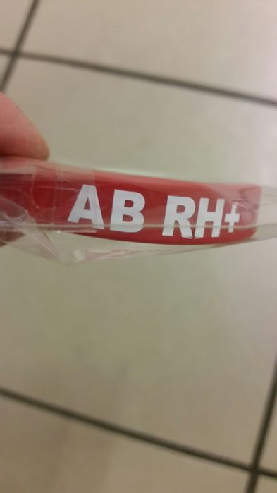 Opaska silikonowa na tękę z grupą krwi AB RH+