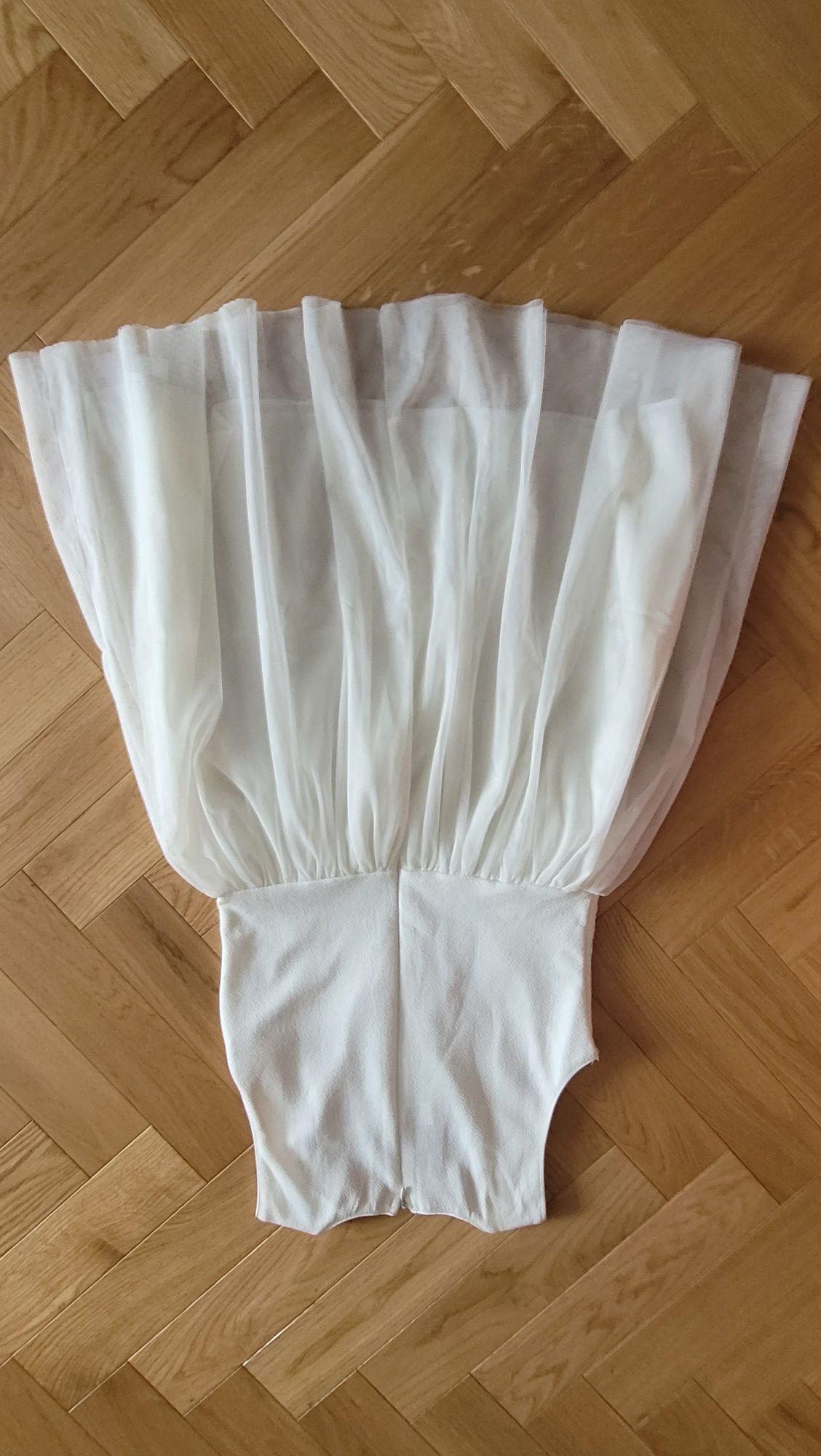Biała koronkowa sukienka 134 cm