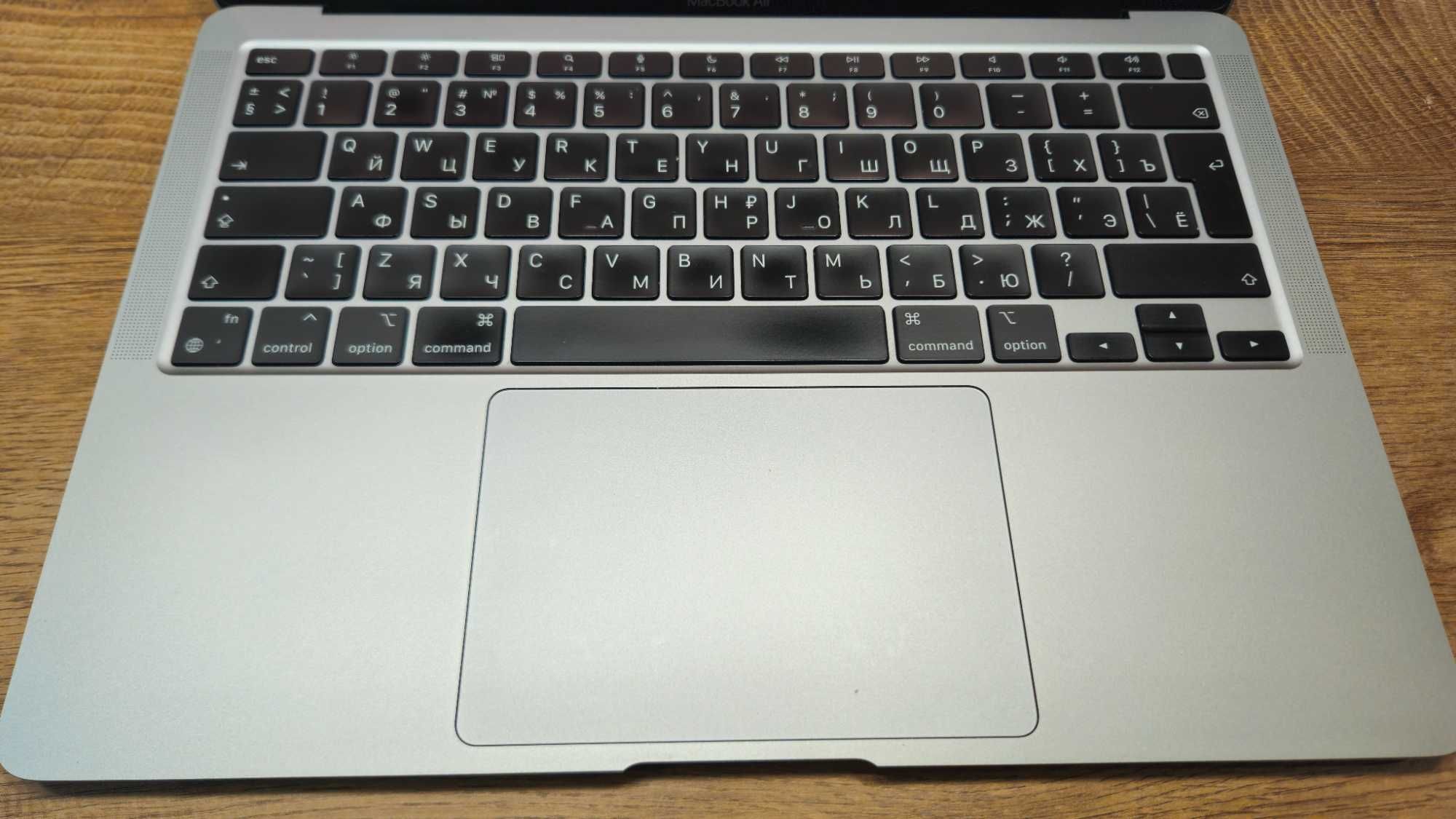 MacBook Air M1 2020 року 16 ГБ/256 ГБ SSD