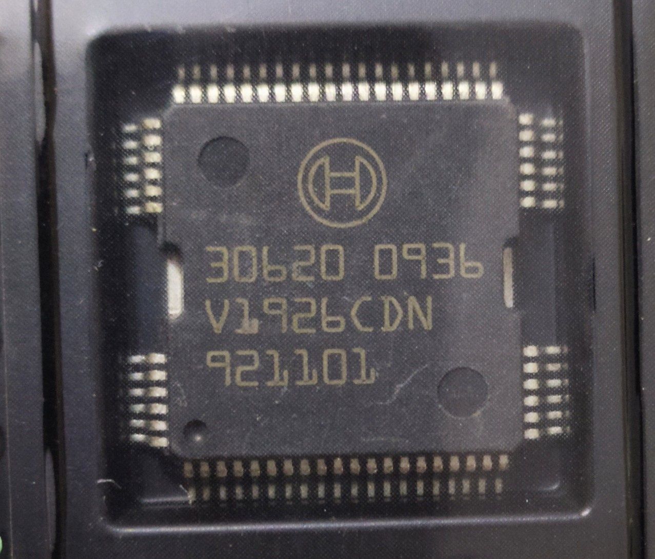 Мікросхема 30620 Bosch корпус PQFP-64