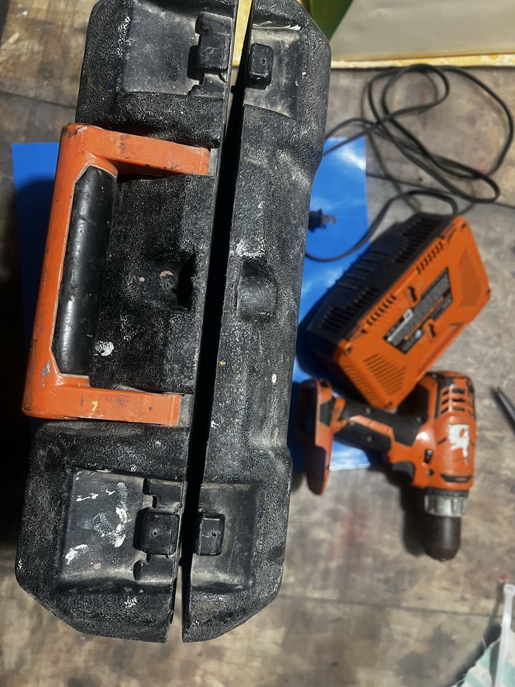 Зарядний пристрій  RIDGID дріль AEG BS18G2