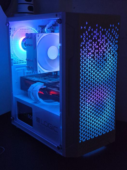 Ryzen 5 3600, RX Vega 56 8GB, 16GB RAM, SSD - komputer do gier z RGB