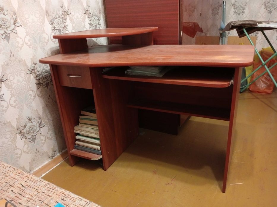 Стол компьютерный