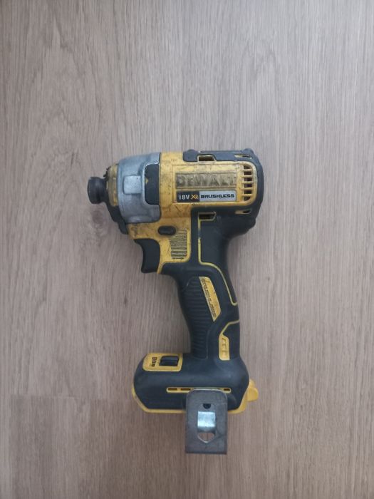 Zakrętarka Dewalt dcf887