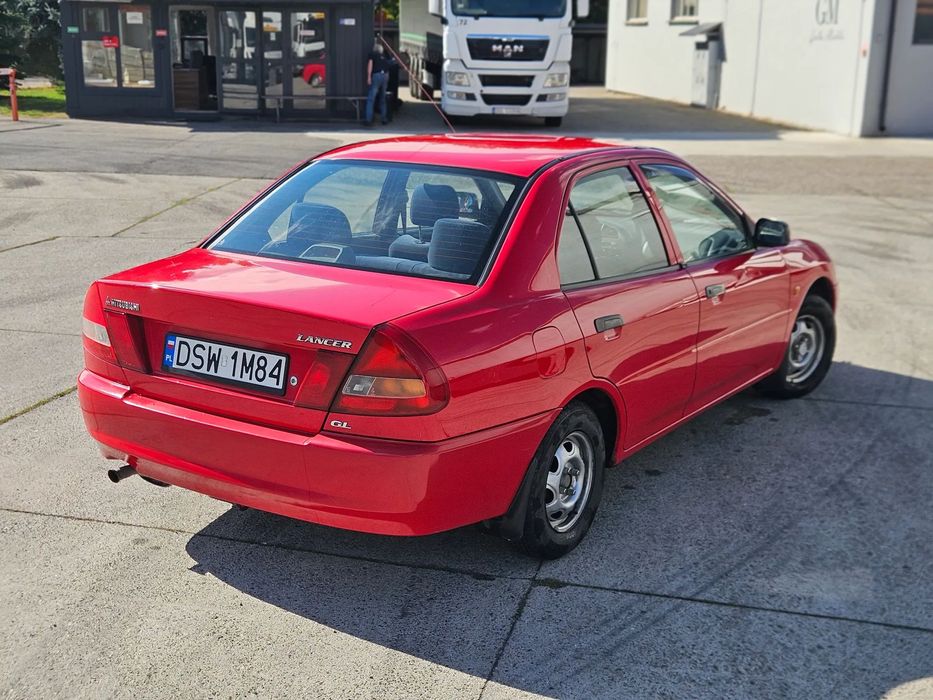 Mitsubishi Lancer Mitsubishi Lancer 1997, 1.3 Benzyna na wtrysku, moc 75 KM, czerwony