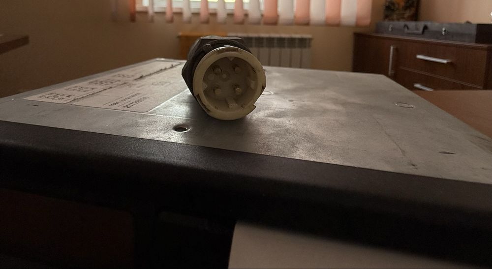 Продам цифровий тахограф з датчиком в хорошому стані