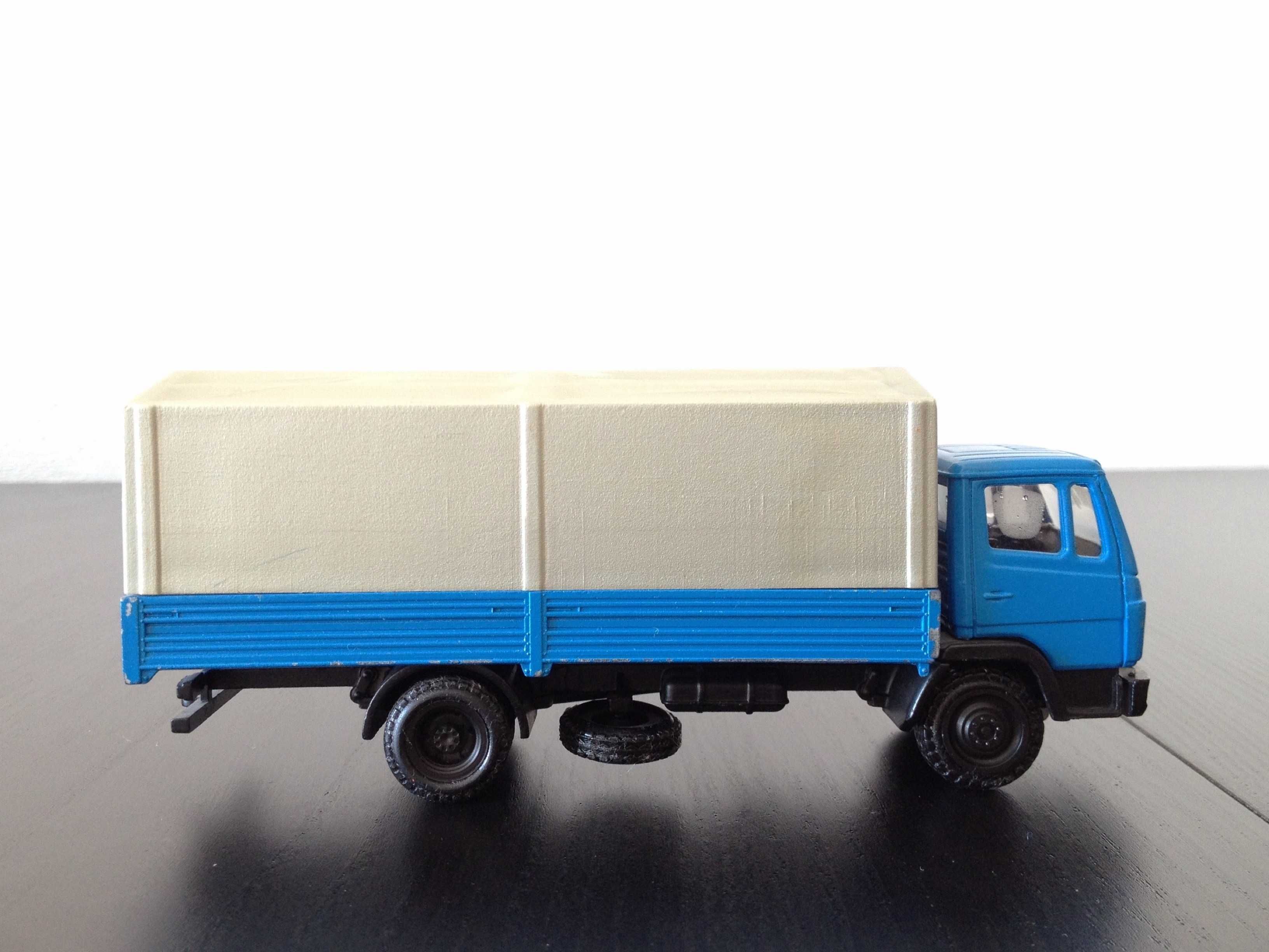 2x 1:50 NZG Mercedes LK Camião
