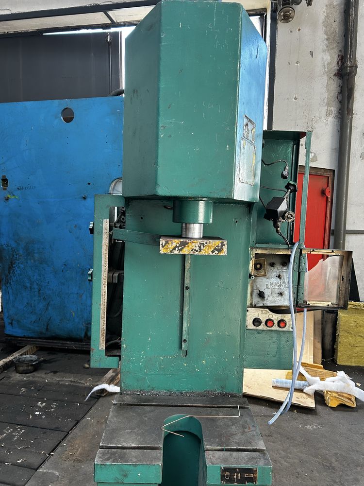 Prasa hydrauliczna P6330- 100 T + druga gratis