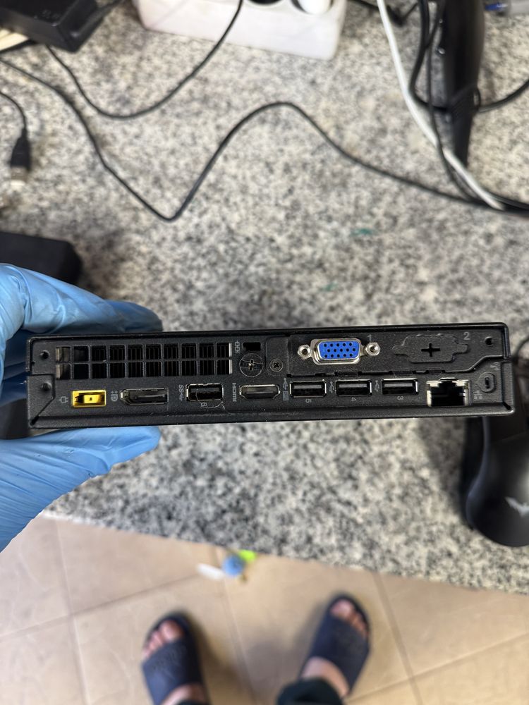 Thinkcentre M75q-1 Tiny - /Ryz 5 Pro 2400GE/8GB DDR4/120GB SSD/W10