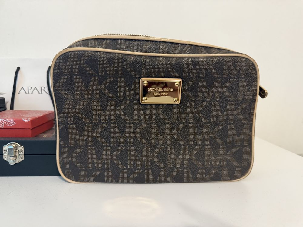 Torebka listonoszka Michael Kors Jet Set monogram