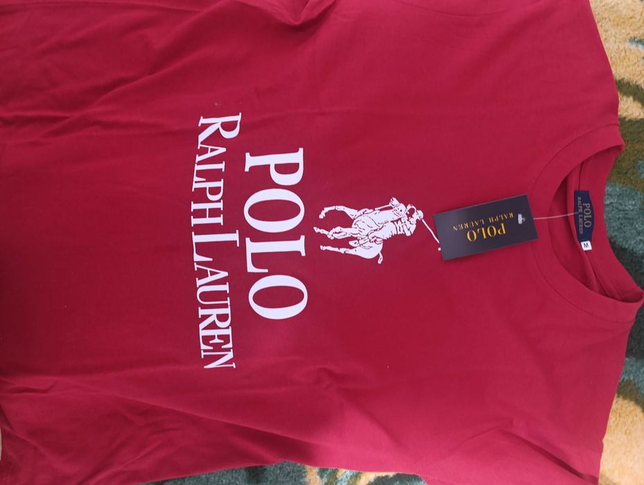 T-shirt vermelha NOVA