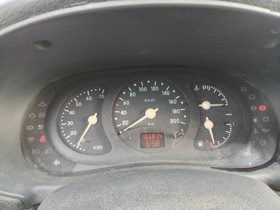 Renault clio com 166 km