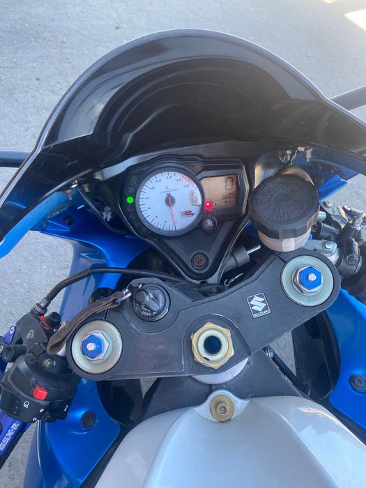 Продам мотоцикл сузукі джиксер