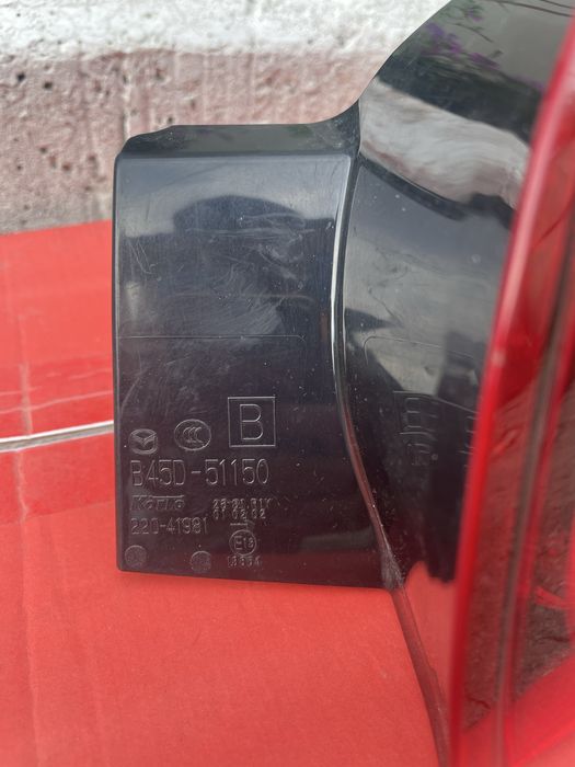 Задние фонари Mazda 3 2016