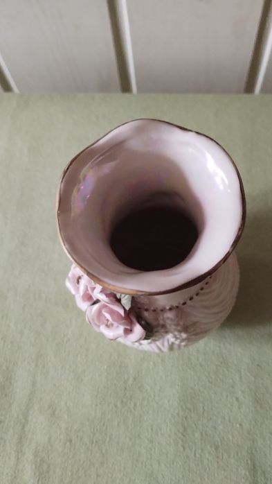 Wazonik porcelanowy ozdobny.