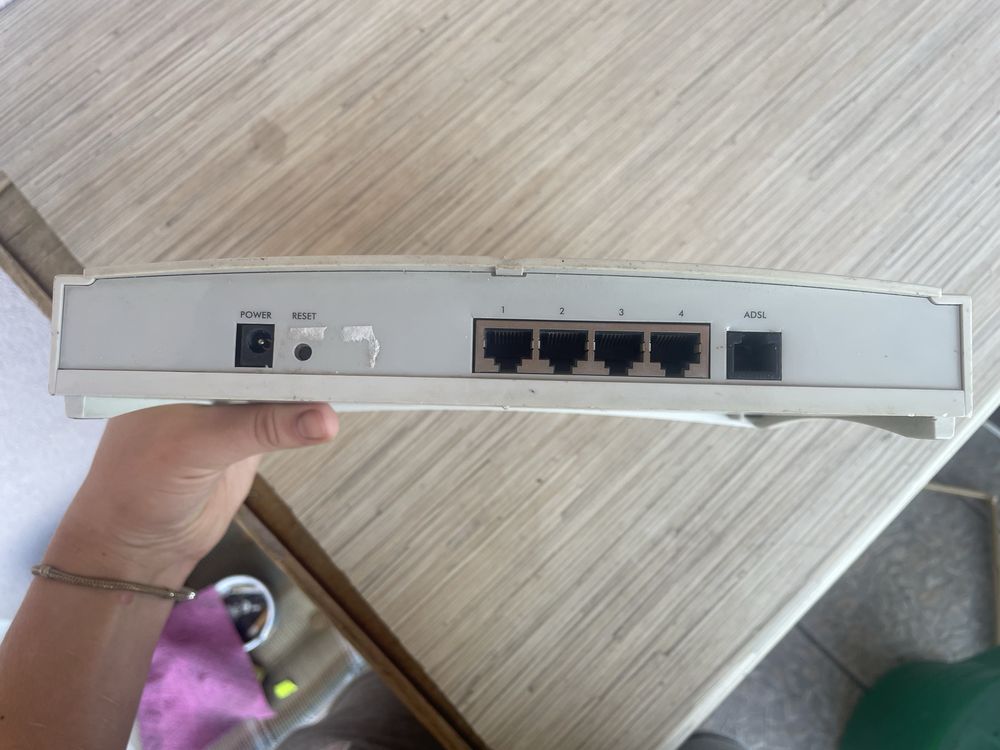router ADSL Ethernet, model Micronet SP3354 BroadLink.