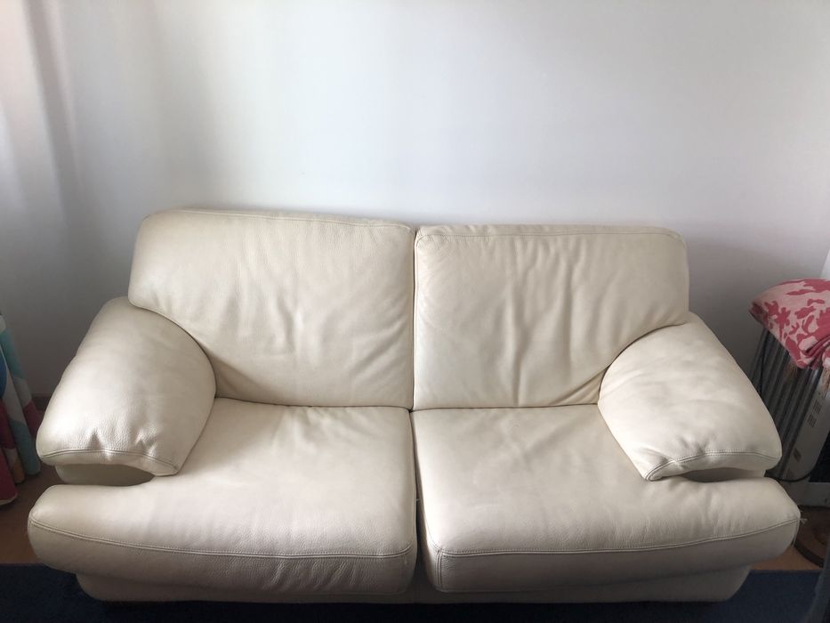 Sofá em pele, bege