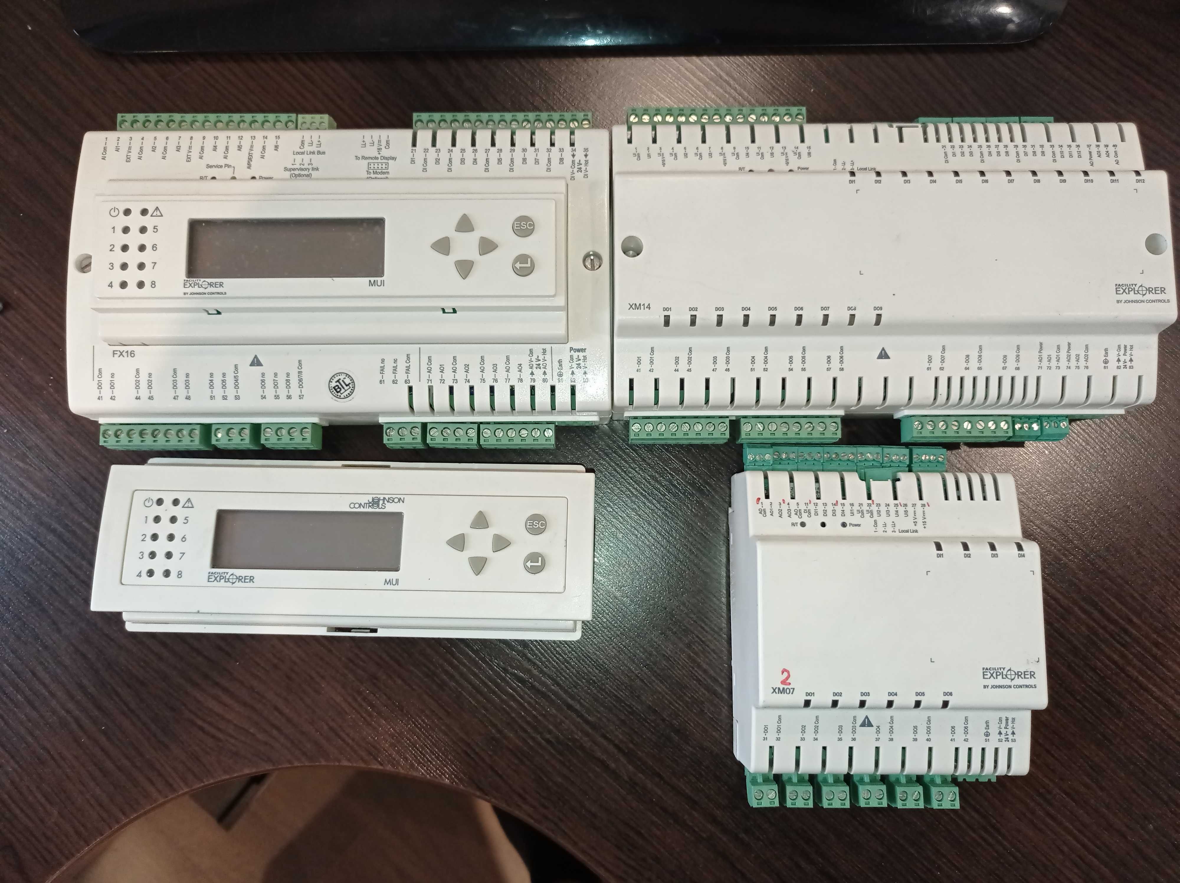 Sterowniki swobodnie programowalne Johnson Controls FX16 MUI XM07 XM14