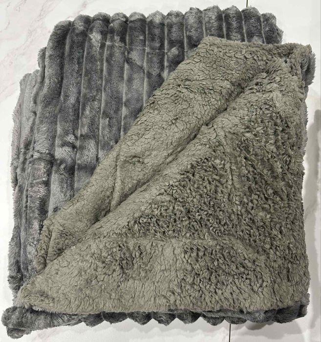 Двостороннє приємні мʼякі пледики на "Овчині" «Королівський Шарпей»