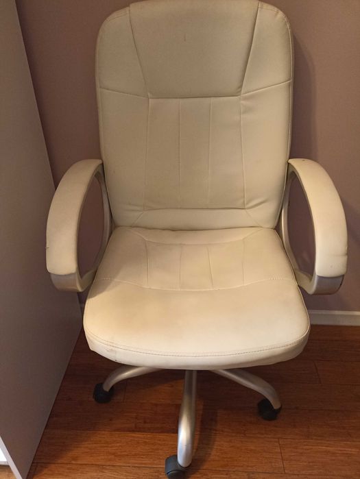 Oddam za darmo biurko i krzesło biurowe