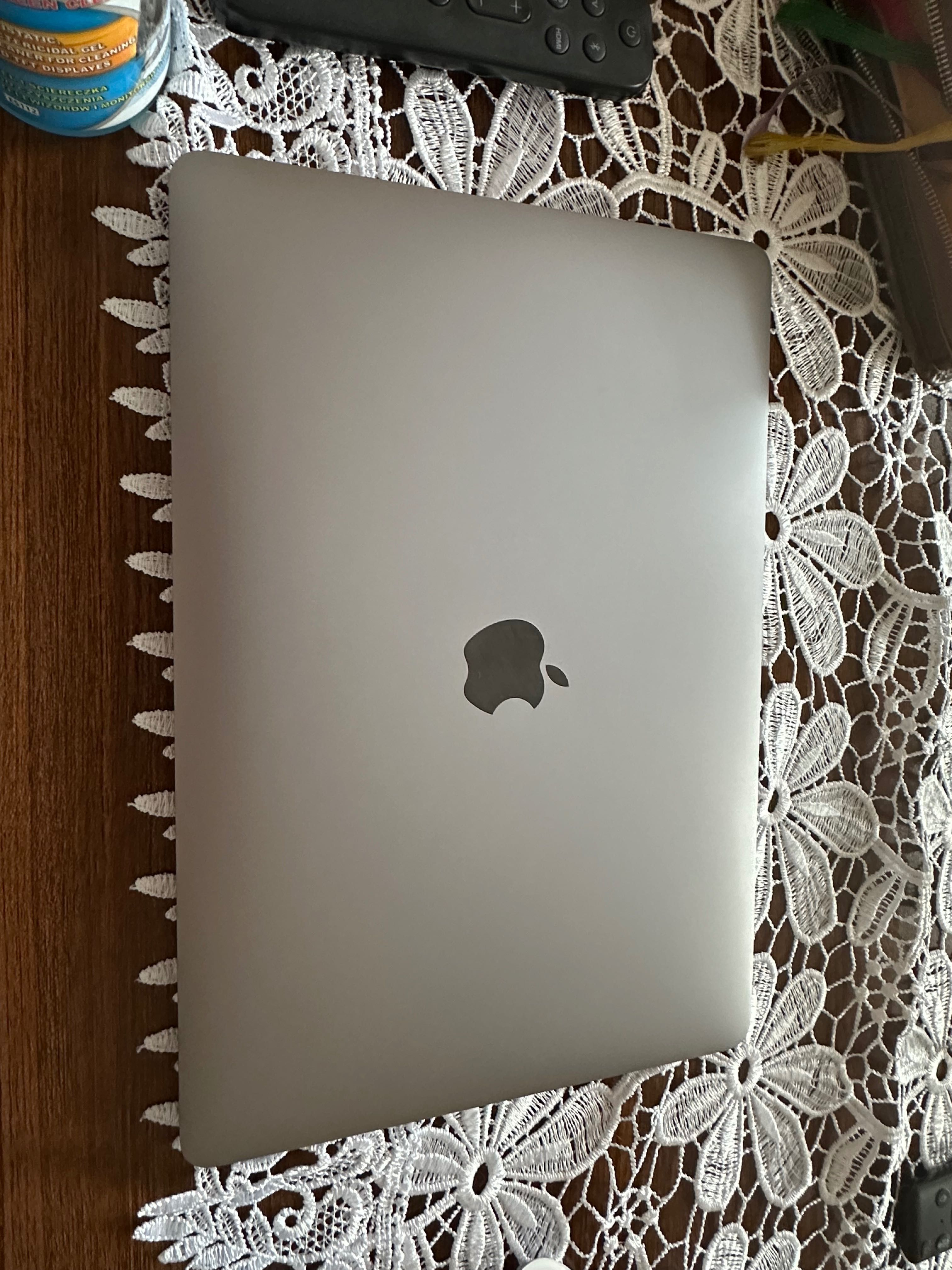 Macbook Pro w bardzo dobrym stanie