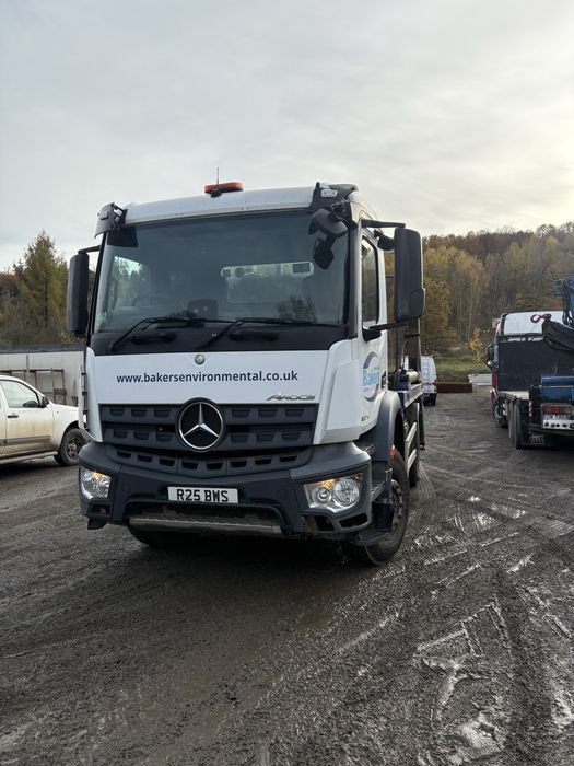 Mercedes Arocs 1824 Euro 6, bramowiec Hyvalift, 2016 rok, Anglik