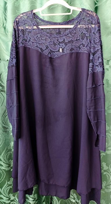 Жіночі сукні у гарному стані