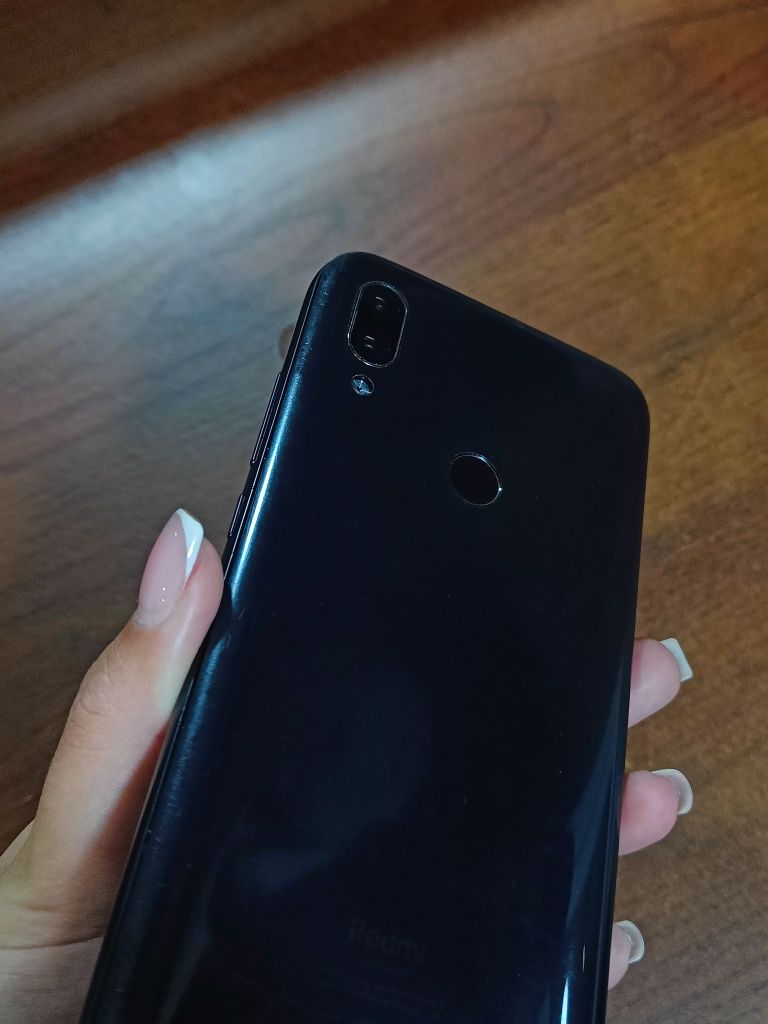 Xiaomi Redmi 7 64 ГБ на запчастини