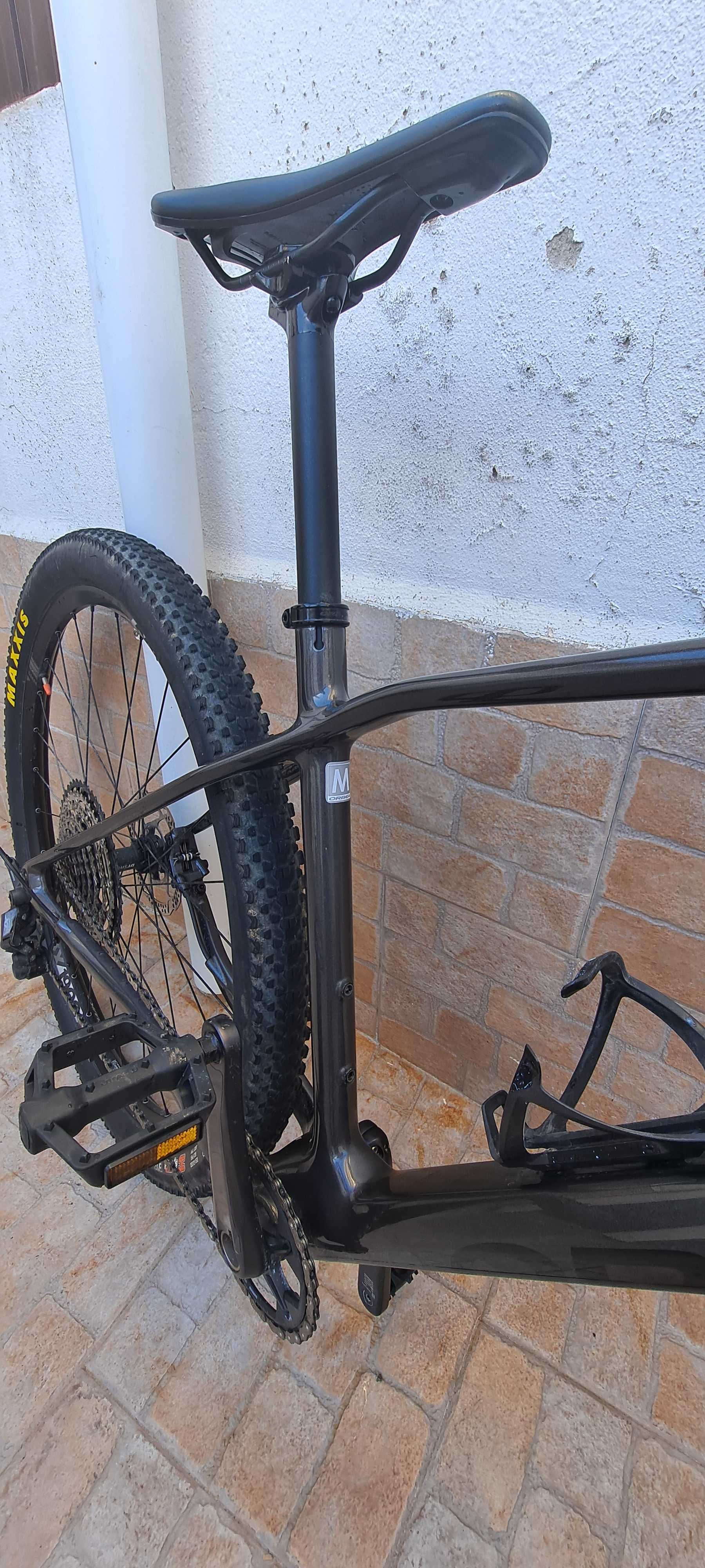 Vendo Bicicleta BTT Orbea Alma M25 ano 2021 Roda 29 Carbono