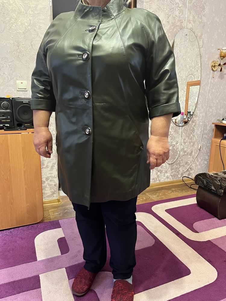 Нова шкіряна куртка,оливкового кольору