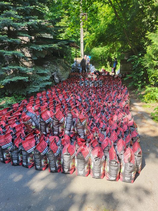 Продаємо деревне вугілля в Києві,  якість висока.