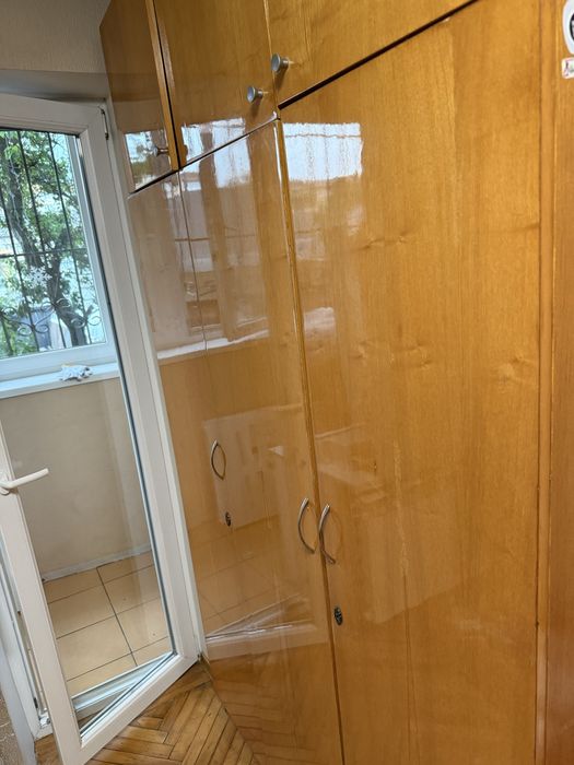 Продається шафа для одягу