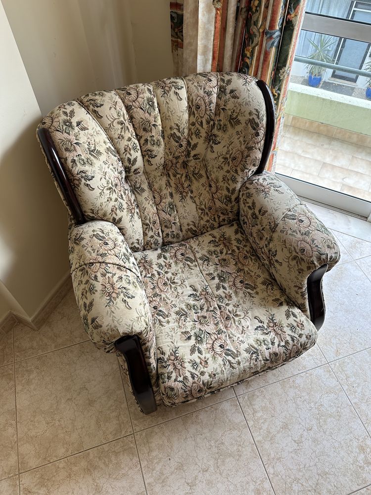 Duas poltronas/cadeiroes