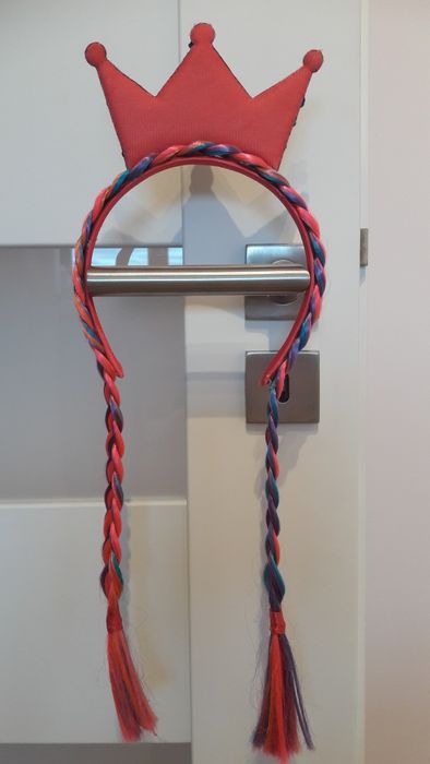 Stroj Opaska z koroną i warkoczami