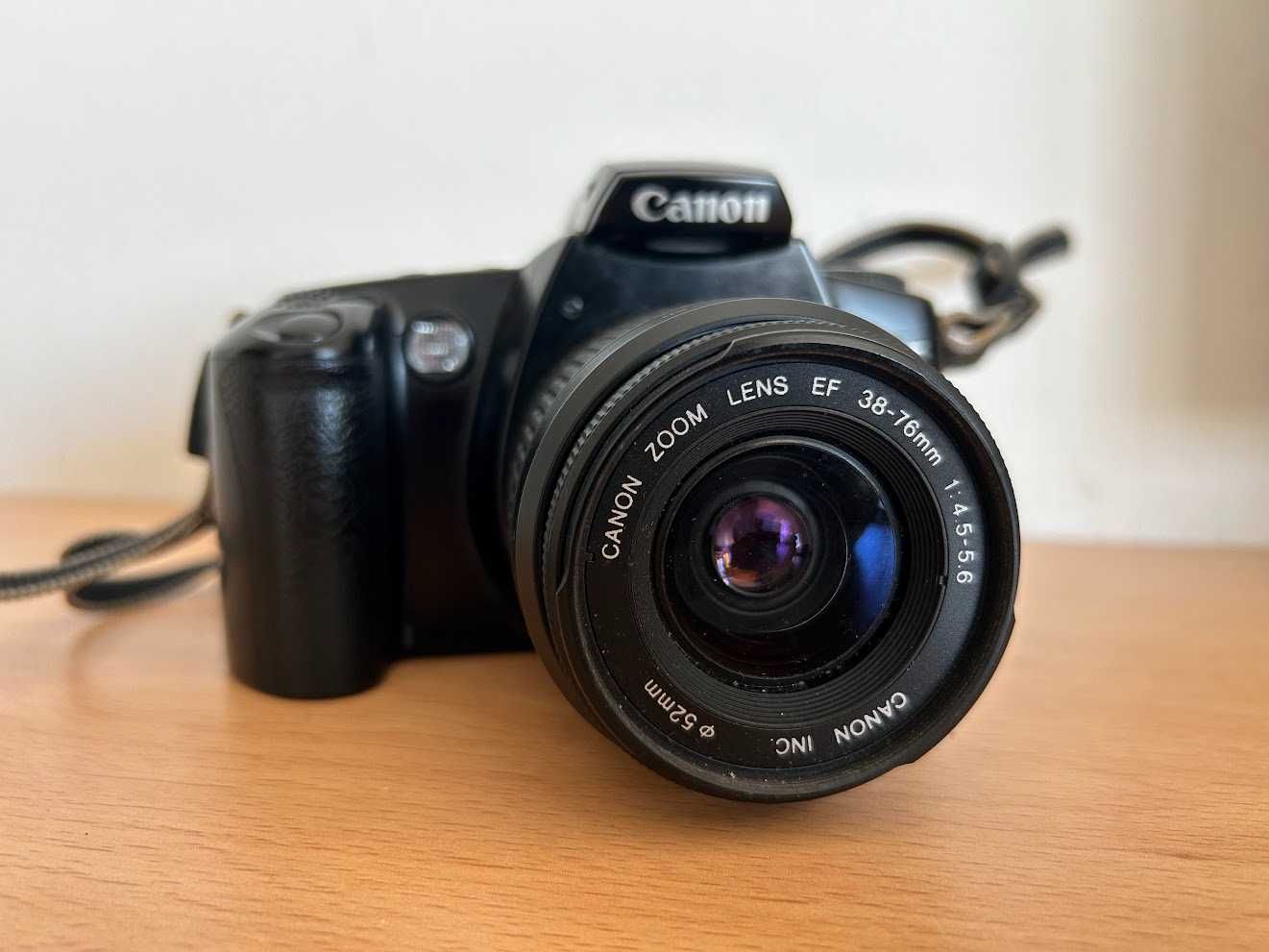 Canon EOS 3000 com lente Canon Zoom lens EF 38-76mm 4.5-5.6