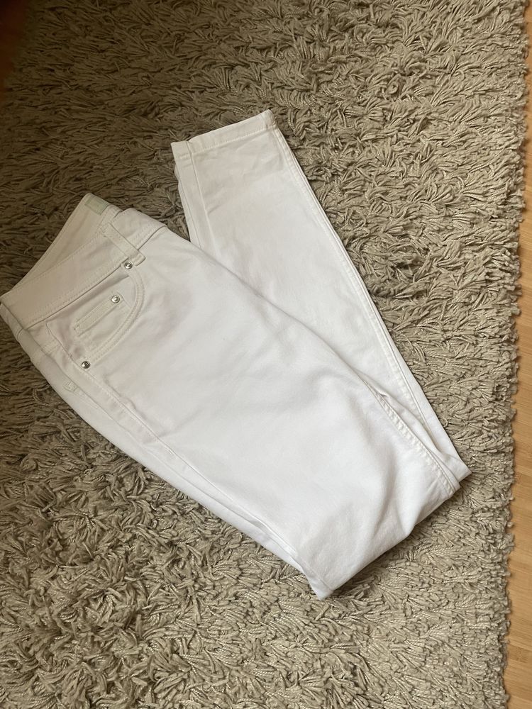 Дуже класні білі джинси  36 , штани zara, mango, bershka