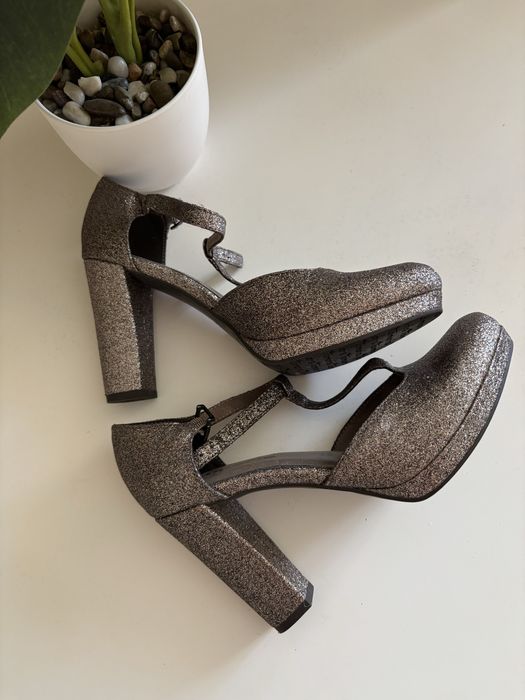 Szpilki obcasy Tamaris 38 srebne brokat błyszczące unikat glitter y2k