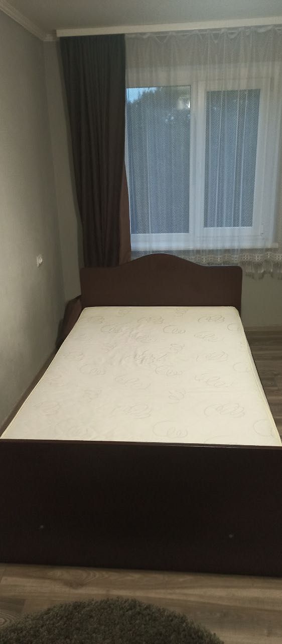 Ліжко з матрацом