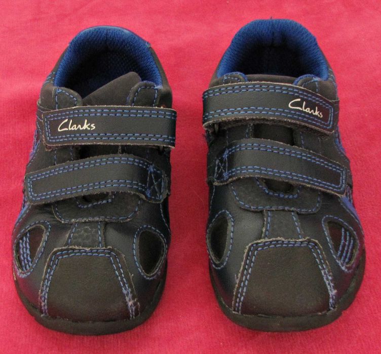 Clarks sportowe buty chłopięce skóra naturalna świecące 22