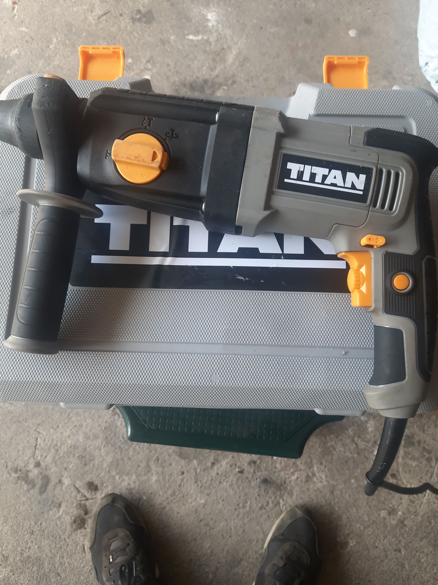 Młotowiertarka 750 w
