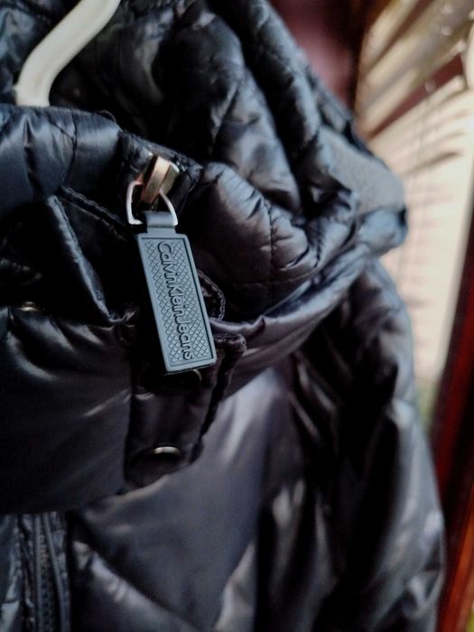 Куртка чорна глянцева стьобана Calvin Klein М.