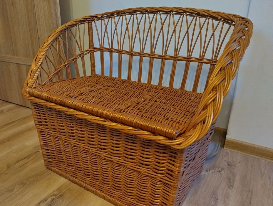 Wiklinowe siedzisko z pojemnikiem