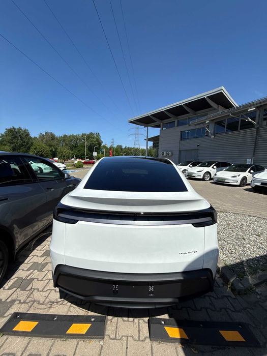 Wynajem samochodu Tesla Model Y Long Range 2025 Juniper