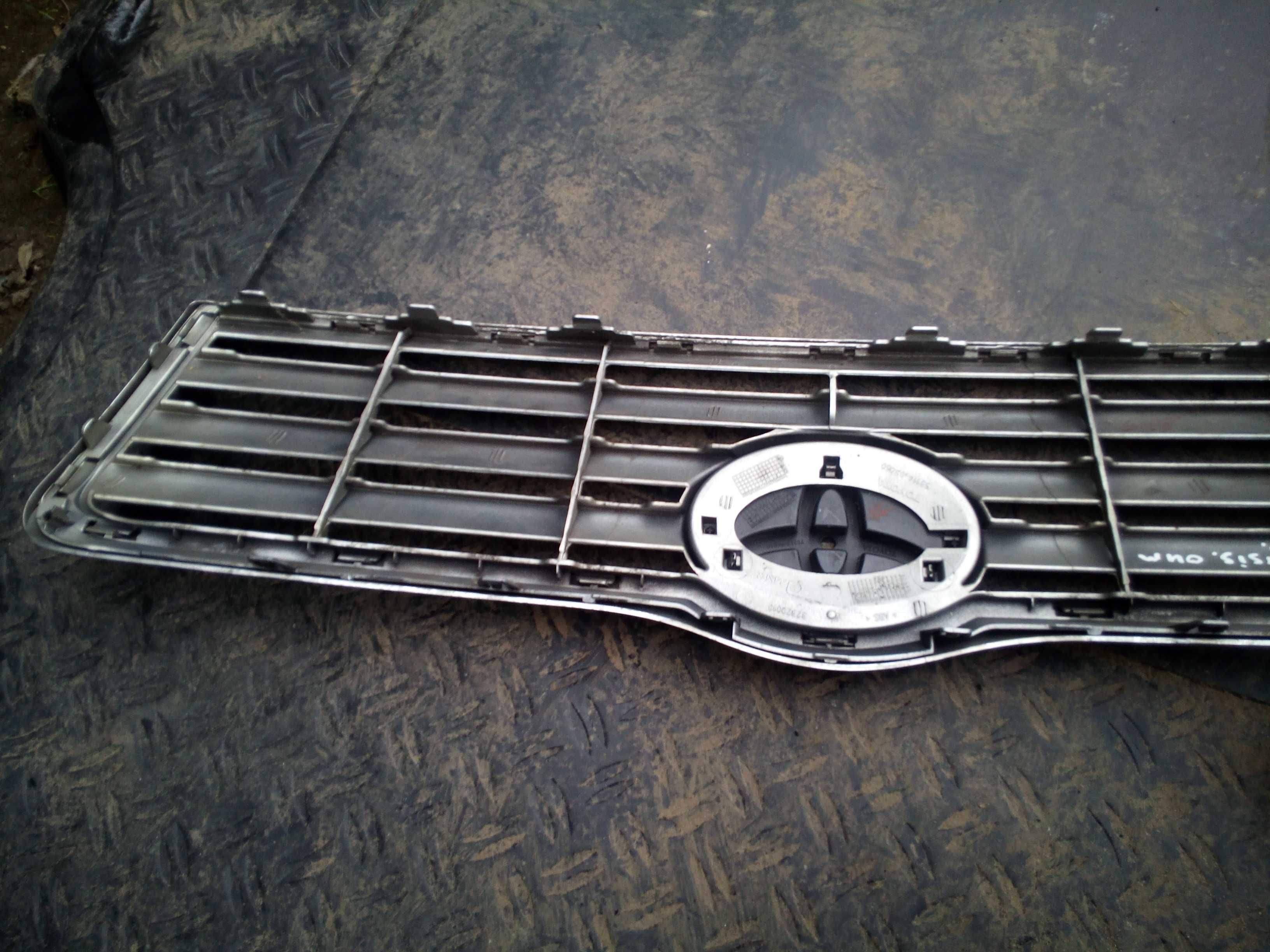 TOYOTA avensis t25 03-06 grill gril atrapa 1C0